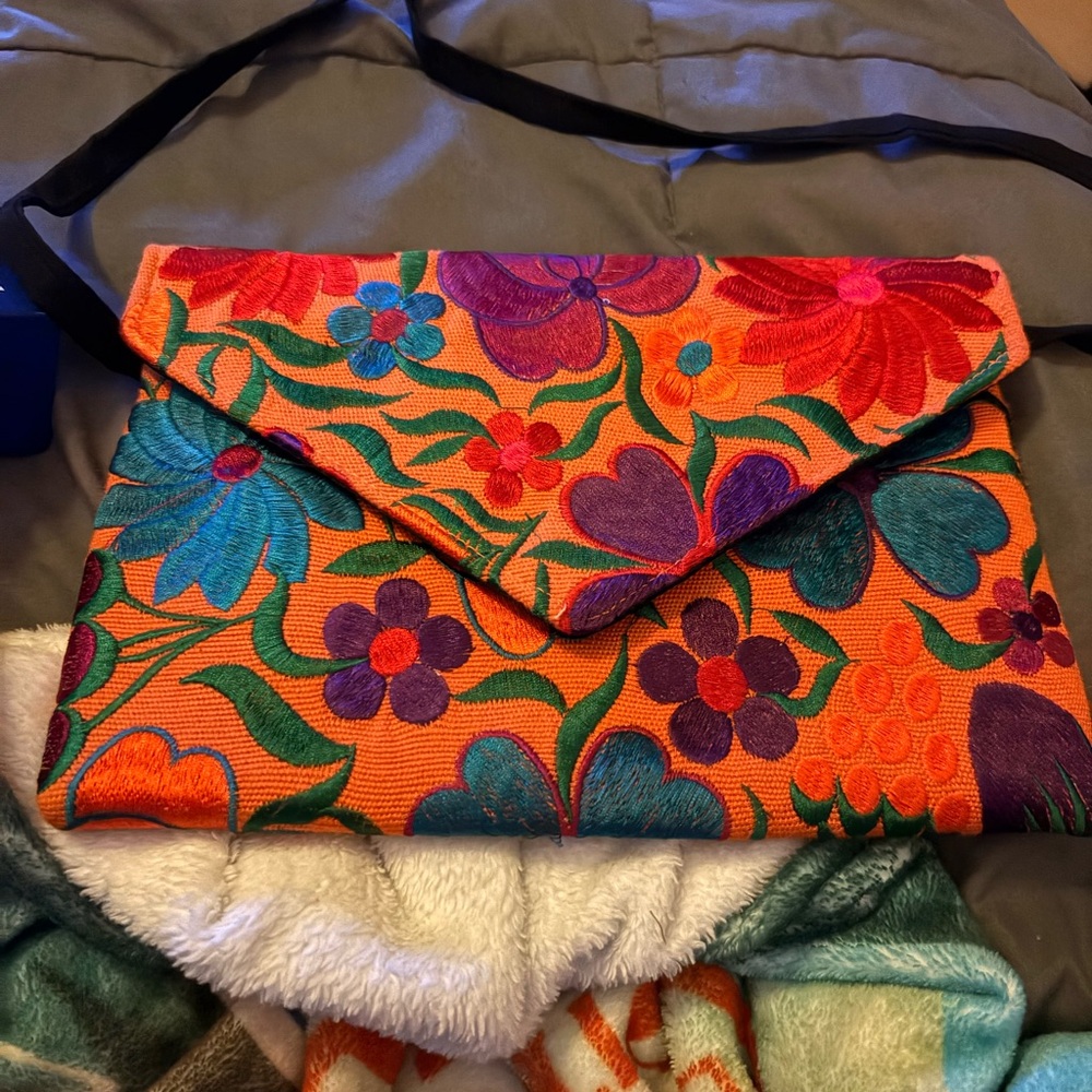 Embroidered flower clutch purse - Mexican style - Picture 4 of 5